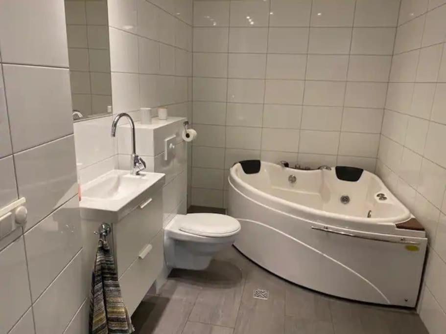 Husavik 2 Bedroom Apartment 외부 사진